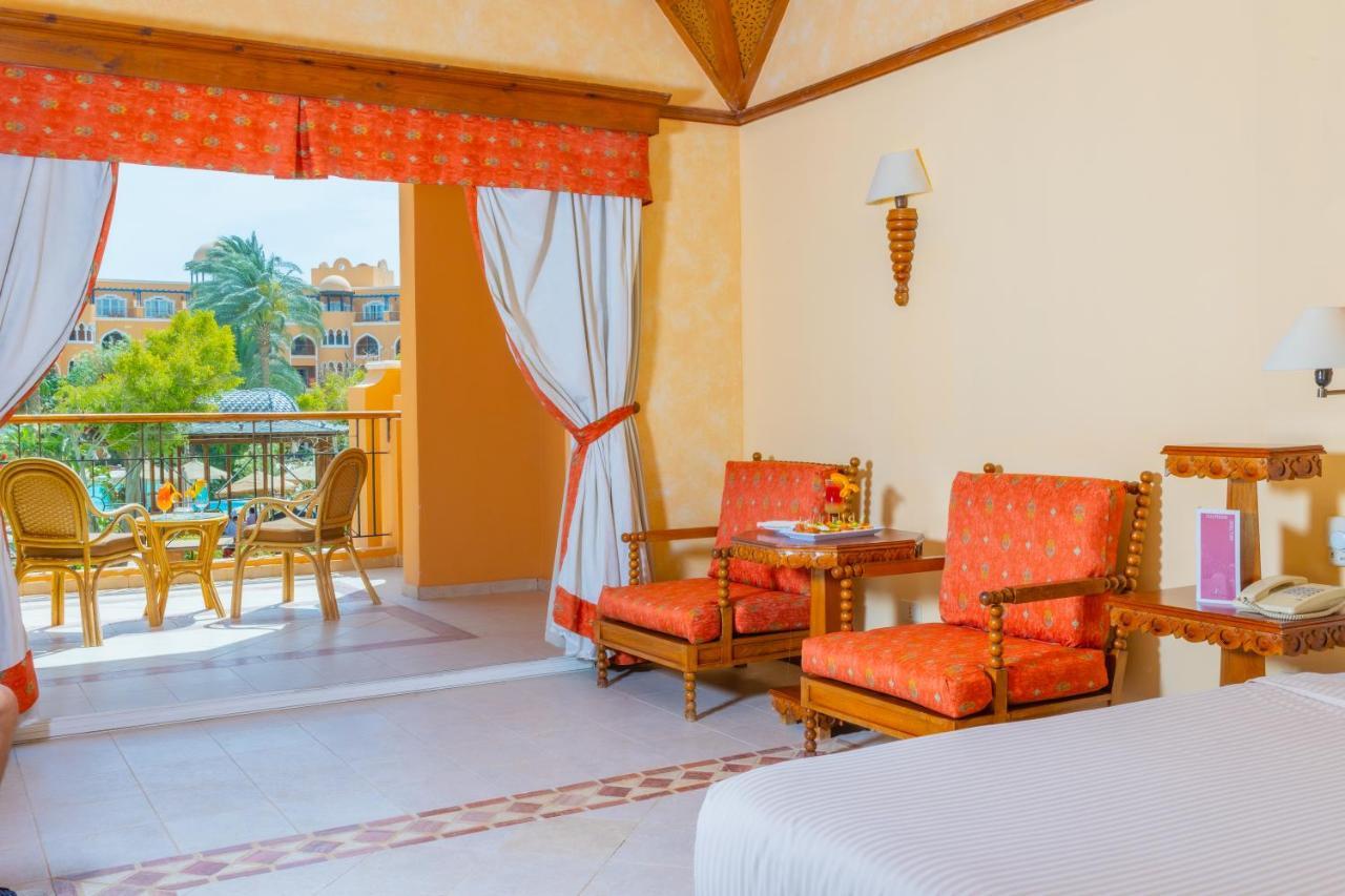 The Grand Resort ฮูร์กาดา ภายนอก รูปภาพ A room at the resort