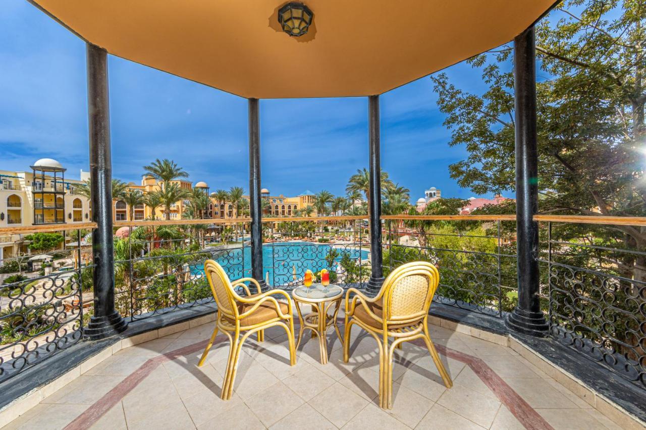 The Grand Resort ฮูร์กาดา ภายนอก รูปภาพ The view from the balcony of a suite at the hotel
