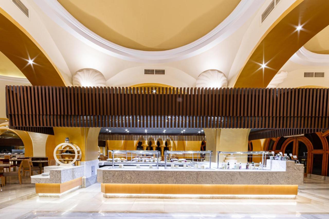 The Grand Resort ฮูร์กาดา ภายนอก รูปภาพ The buffet at the Grand Hotel