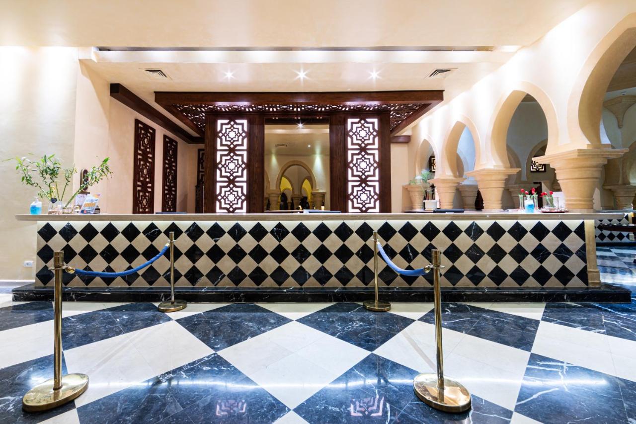 The Grand Resort ฮูร์กาดา ภายนอก รูปภาพ The bar at the hotel